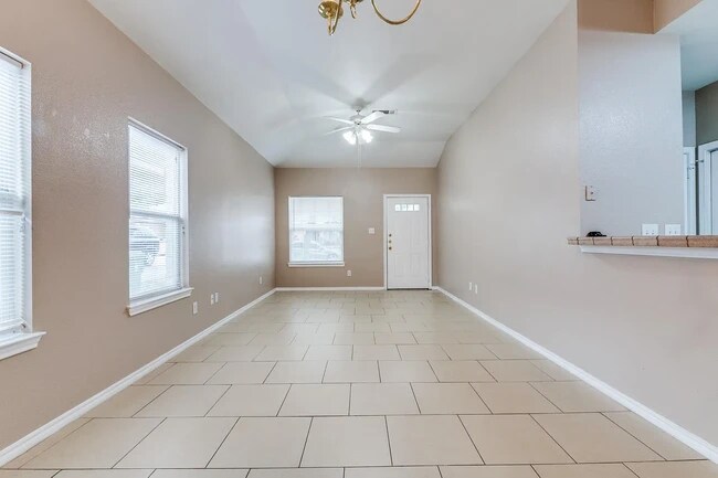 Foto del edificio - 5915 Lovingham Ct