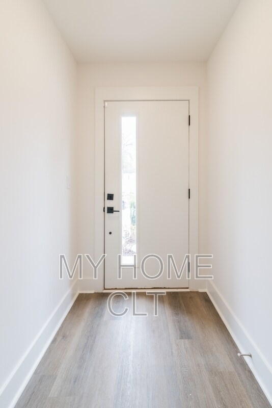 Foto del edificio - 2617 Dr Carver Rd