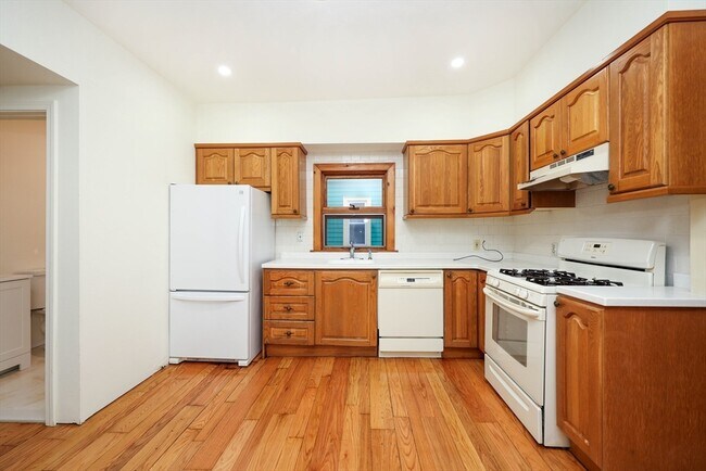 Foto del edificio - 84 Rogers Ave