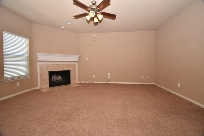 Foto del edificio - 7027 Crockett Ridge Dr