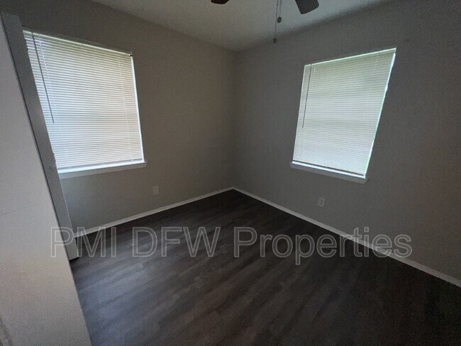 Foto del edificio - 6449 Lazy River Dr