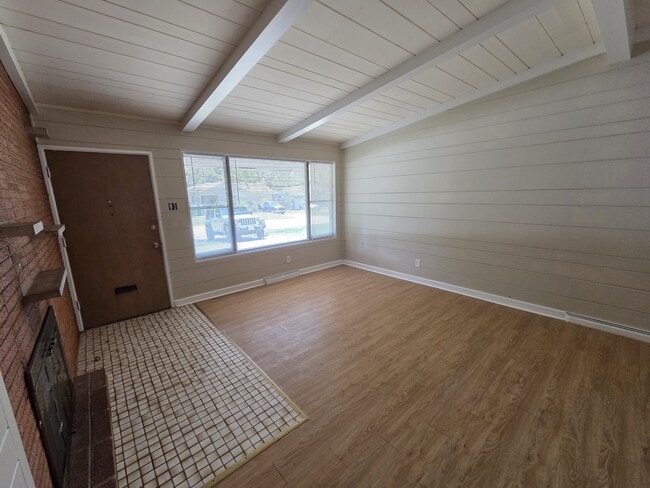 Building Photo - 2321 Noll Dr