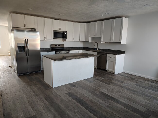 Spacious kitchen with plenty of outlets for all your appliances. Quartz countertops. - 126 N Washington St