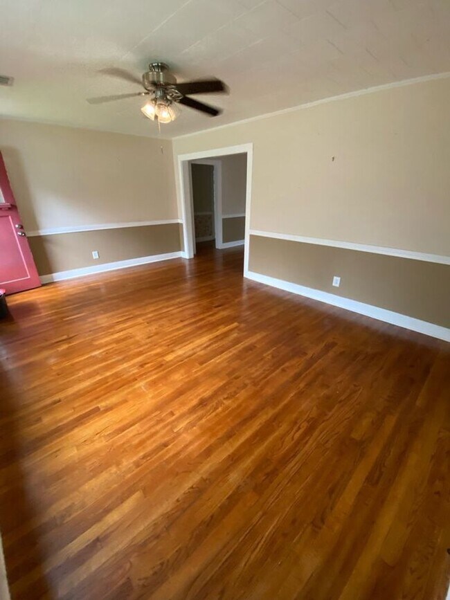 Foto del edificio - 313 St Thomas St