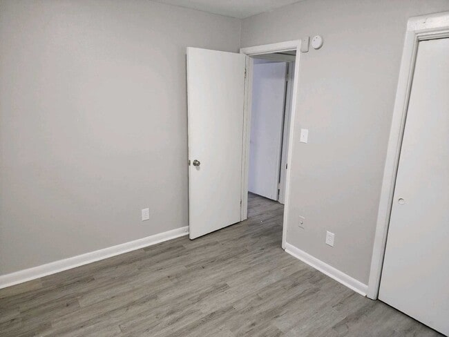 Building Photo - 3015 Lansdell Dr