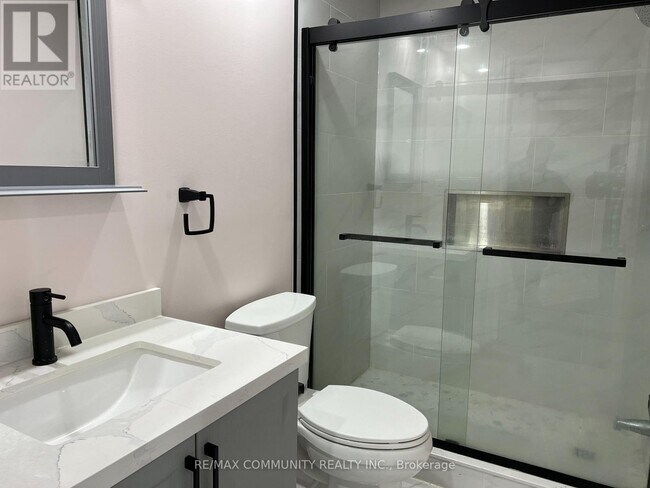 Photo du bâtiment - 1177 Church St N