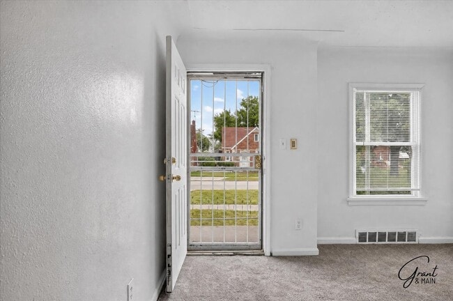 Building Photo - 14800 Tacoma St