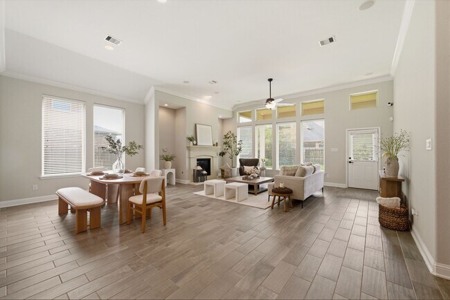 Foto del edificio - 18619 Navarro Branch Dr