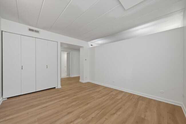 Foto del edificio - 4537 N Greenview Ave