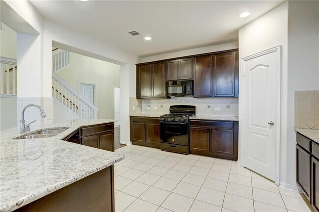 Building Photo - 549 Palmilla St