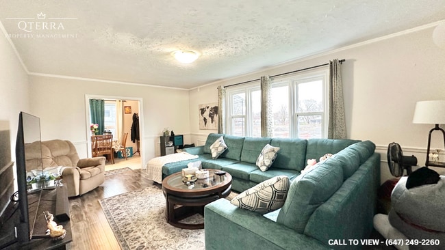 Building Photo - 273 James St