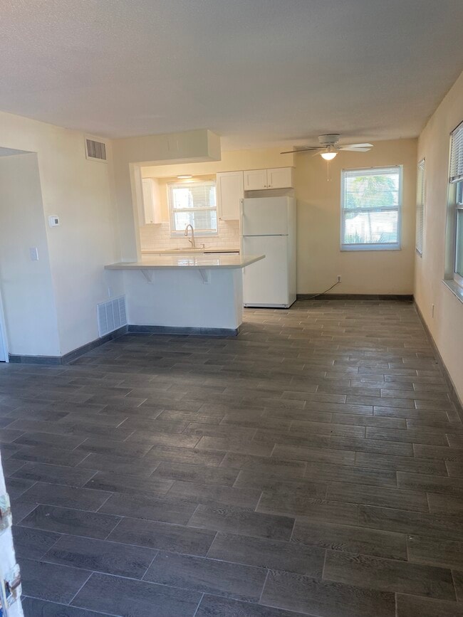 APARTMENT 27 - Midway Court Apartments