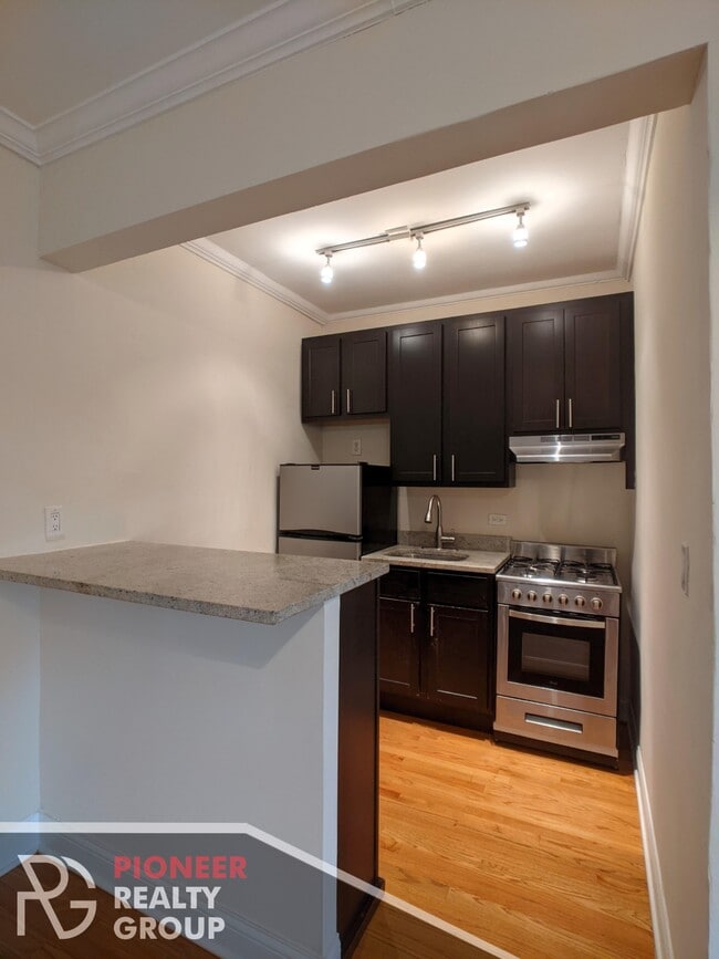 Building Photo - 4616 N Paulina St