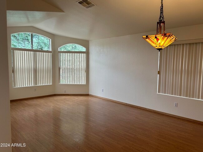 Building Photo - 1161 W Courtney Ln