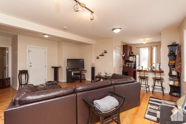 Foto del edificio - Beautiful 2 bed 2 bath duplex with updated...