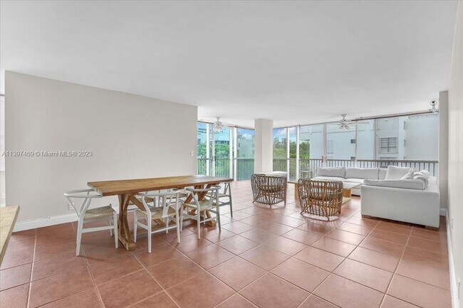 Foto del edificio - 150 Ocean Ln Dr