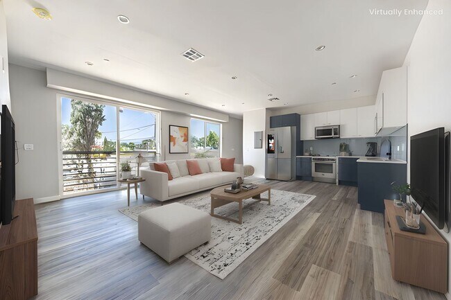 Foto del edificio - Luxury 4 Bedroom 3-Story Townhomes