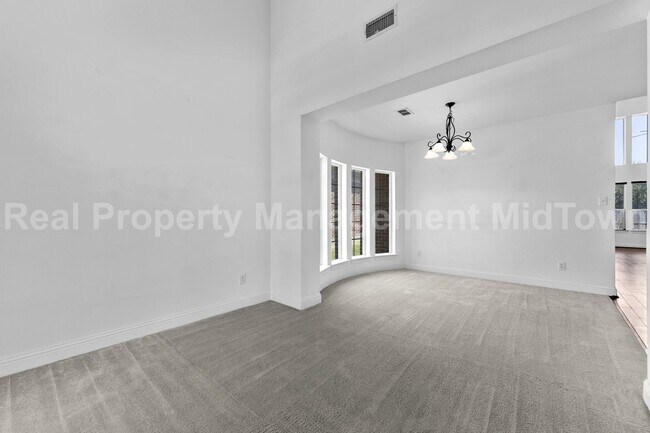 Foto del edificio - 4106 Horseshoe Ln