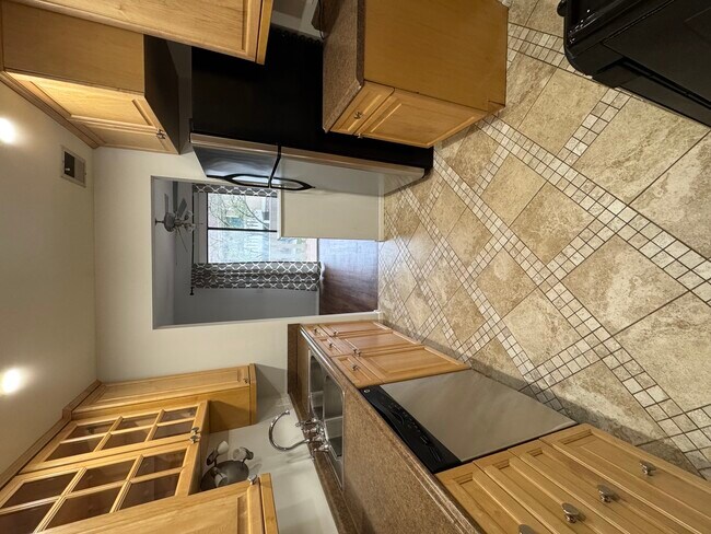 Building Photo - 576 Greystone Ln