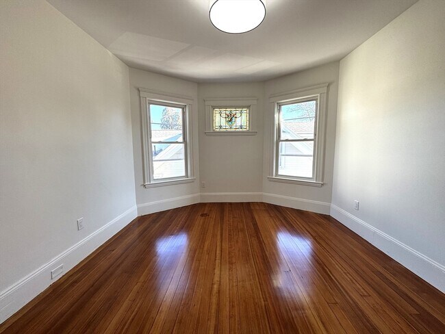 Foto del edificio - 46 Spring Park Ave