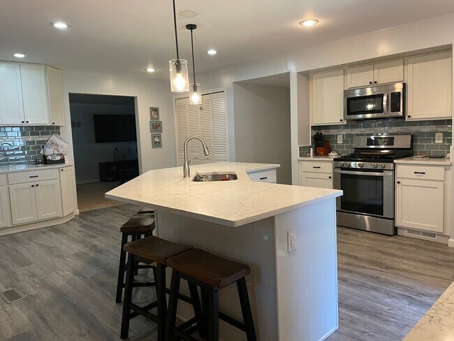 Foto del edificio - 6934 Traymore Ct