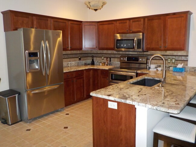 Building Photo - 3 bed, 2 bath house