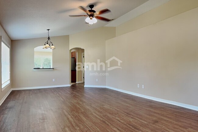 Foto del edificio - 18025 Cypress Bay Pky