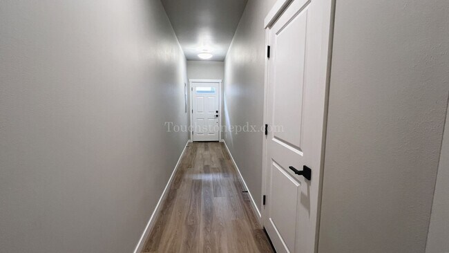 Building Photo - Sought After Modern 3-Bedroom Home!