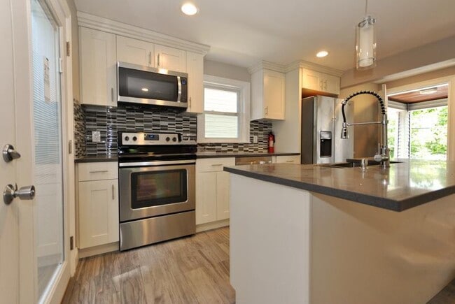 Building Photo - 6 Nonantum St