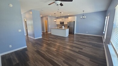 Building Photo - 167 Courage Wy