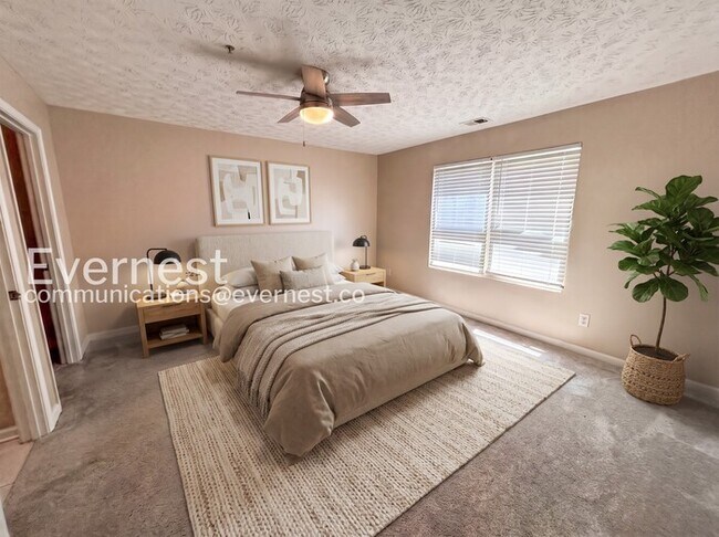 Foto del edificio - 7101 Fairington Ridge Cir