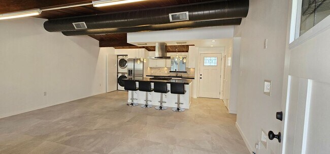Foto del edificio - 14926 Mayall St