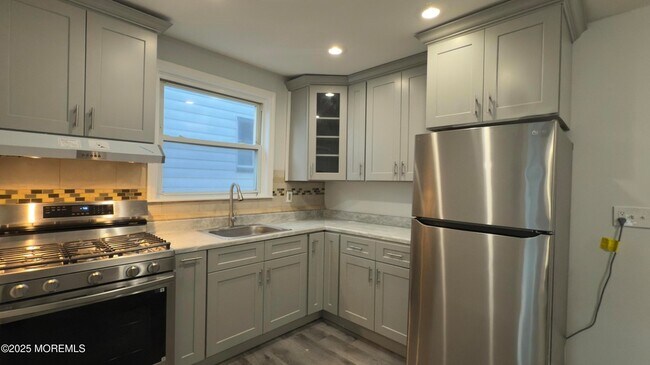 Foto del edificio - 56 Lindsley Pl