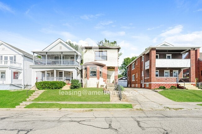 Building Photo - 5604 Warren Ave