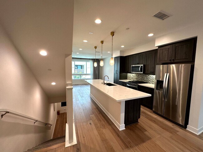 Foto del edificio - Fantastic 3 Story Townhome - 2 bedrooms - ...