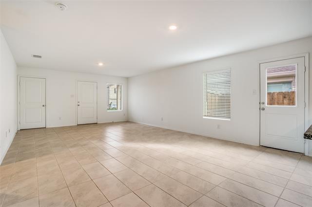 Foto del edificio - 14124 Calderwood St