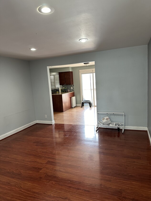Primary Photo - 409 Miltonia St