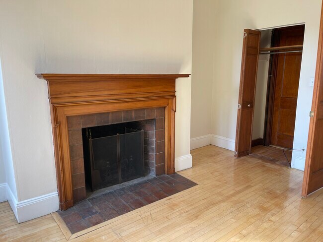 Building Photo - 11 Linnaean St