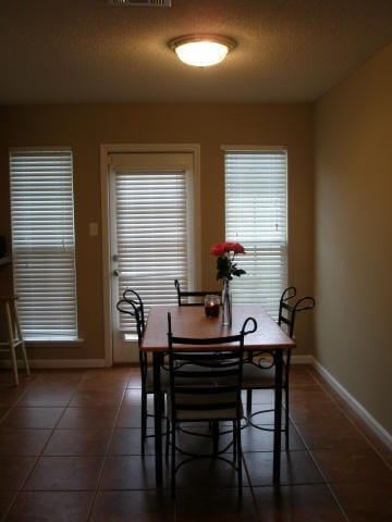 Building Photo - Comfortable 3BR/2BA Home with Privacy Fenced Yard & Covered Porches