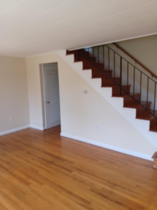 Building Photo - 222 E Whitlock Ave
