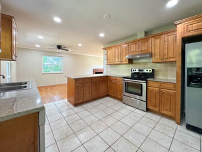 Foto del edificio - Knoxville 37919 - 4 Bedroom, 3 Bath Home - Contact Tom Parry (865) 607-3649