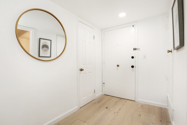 Building Photo - 6760 Hillpark Dr