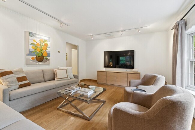 Foto del edificio - 14 Cooper Ln