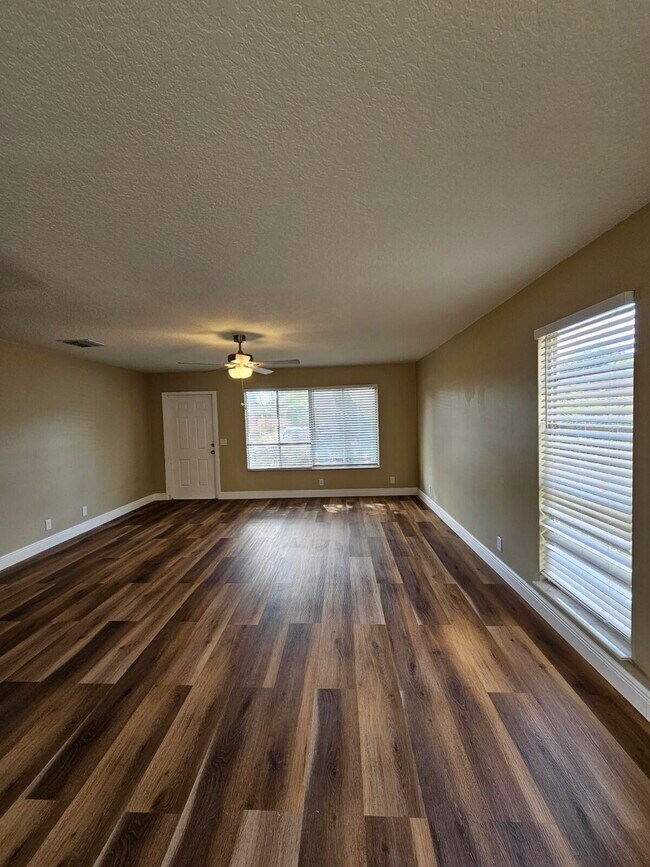 Foto del edificio - 4787 Orleans Ct