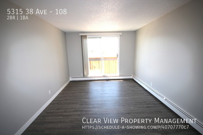 Photo du bâtiment - ??Showings NOW at  (825) 461-1423??Beautiful completely renovated 2 bedroom suite in Taber Manor!