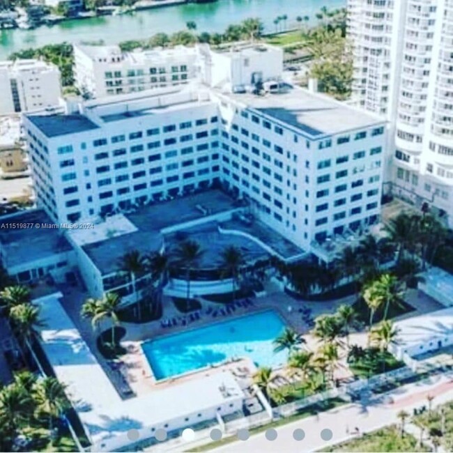 Foto del edificio - 6345 Collins Ave