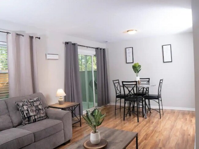 Foto del edificio - 6002 Farm Gate Rd