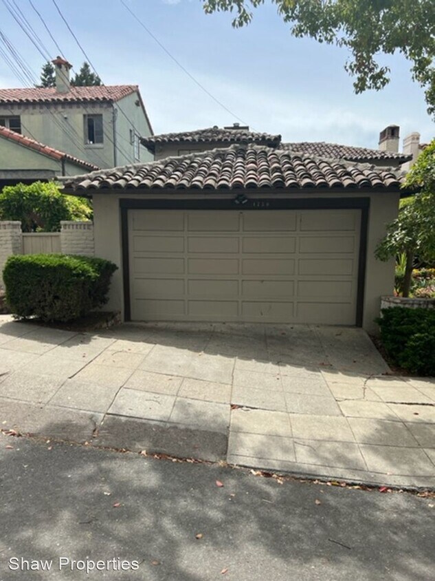 Foto principal - 1 br, 1.5 bath House - 1730 Arch St. lower...