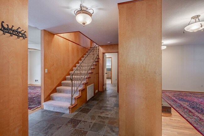 Building Photo - Beautiful 4 Bedroom Home in Otter Rock!