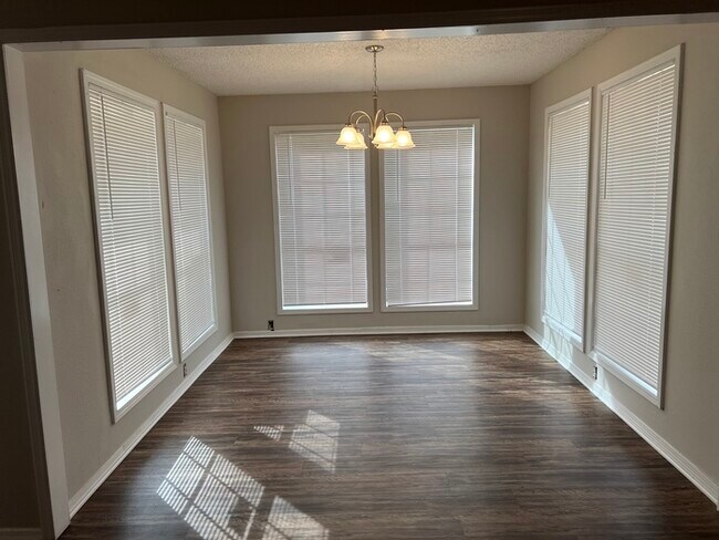 Building Photo - 2300 Brandies Ct. Norman, OK 73071
